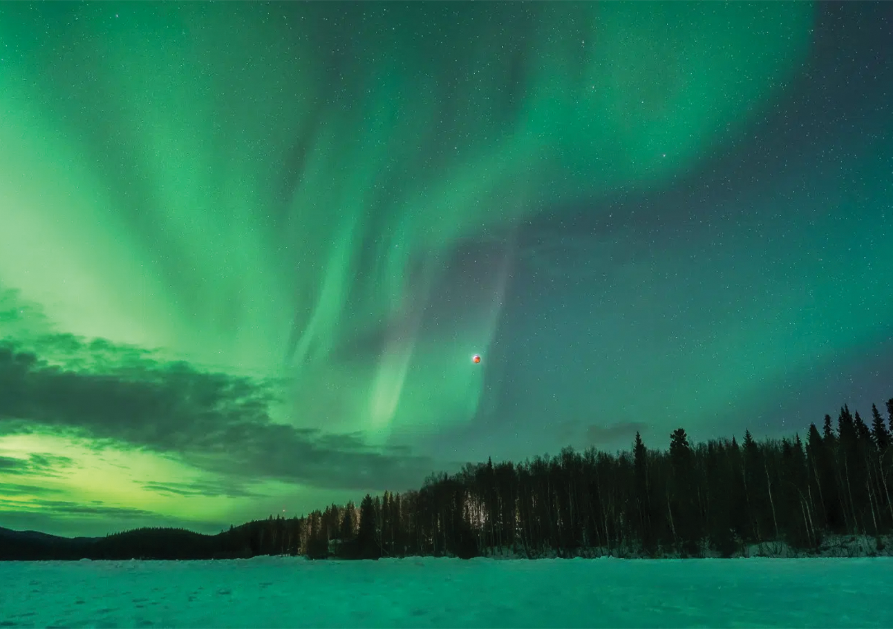 moon-aurora