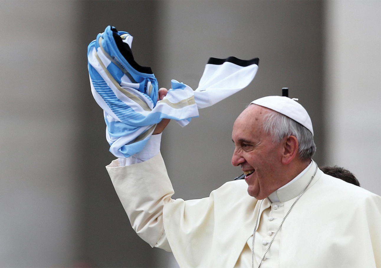 pope-francis-and-football